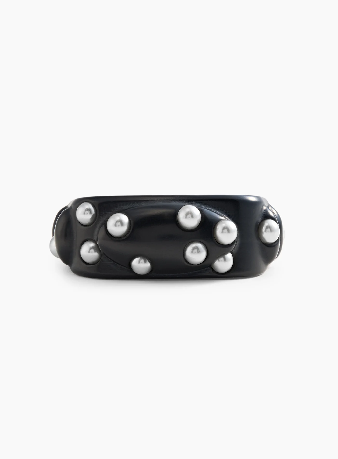 Black bangle on perla topping