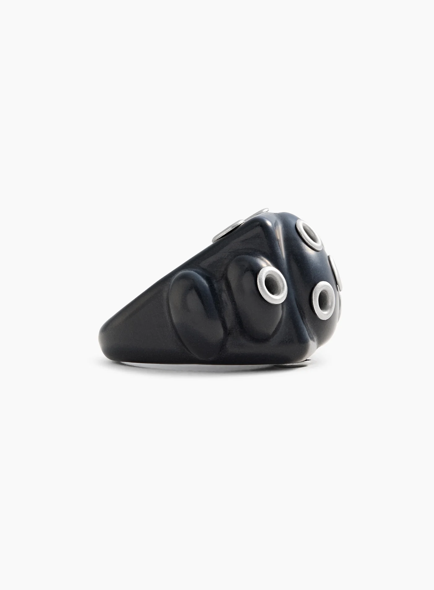 Black ring on ojales topping - Image 2