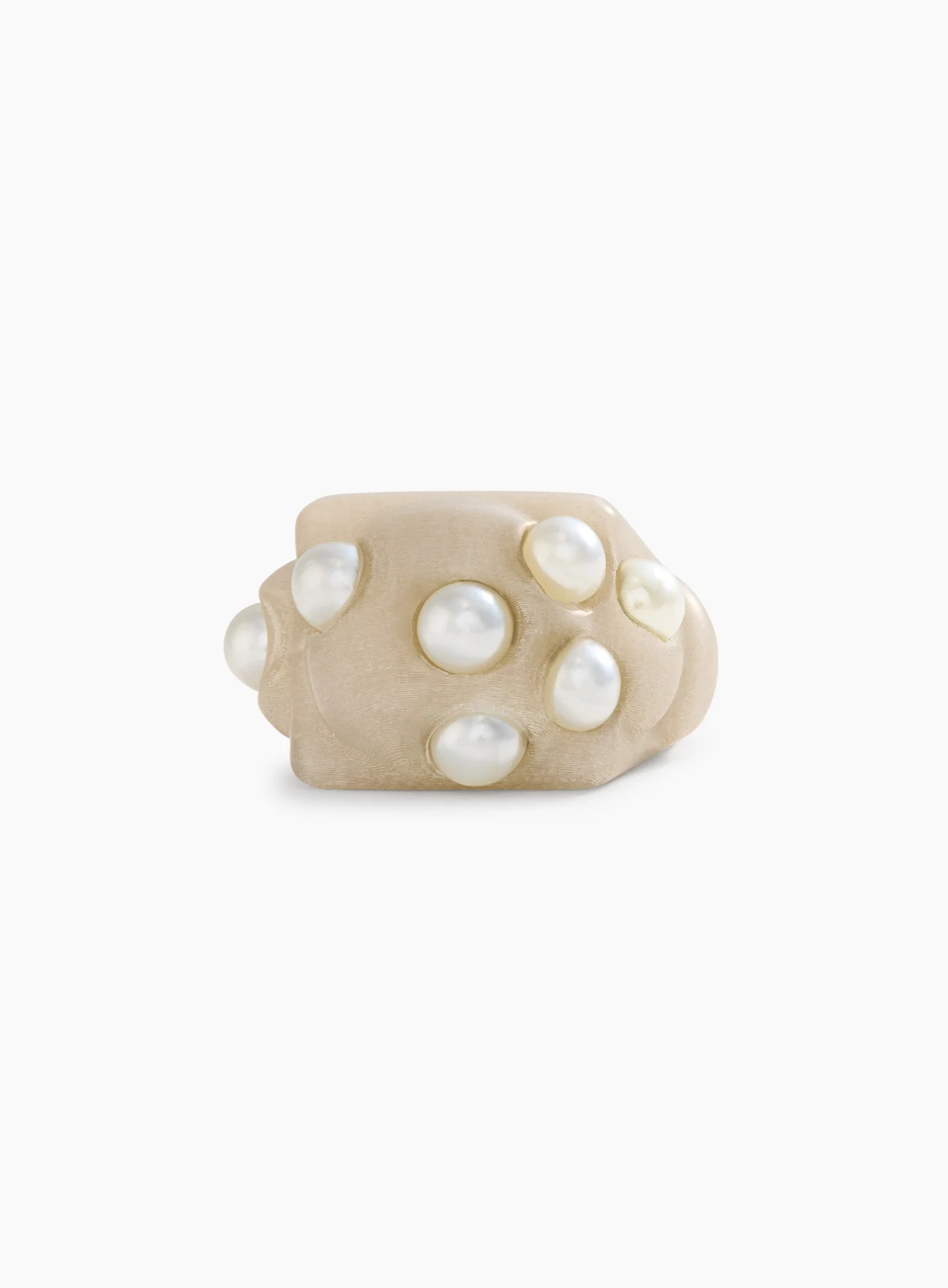 Bone ring on perla topping