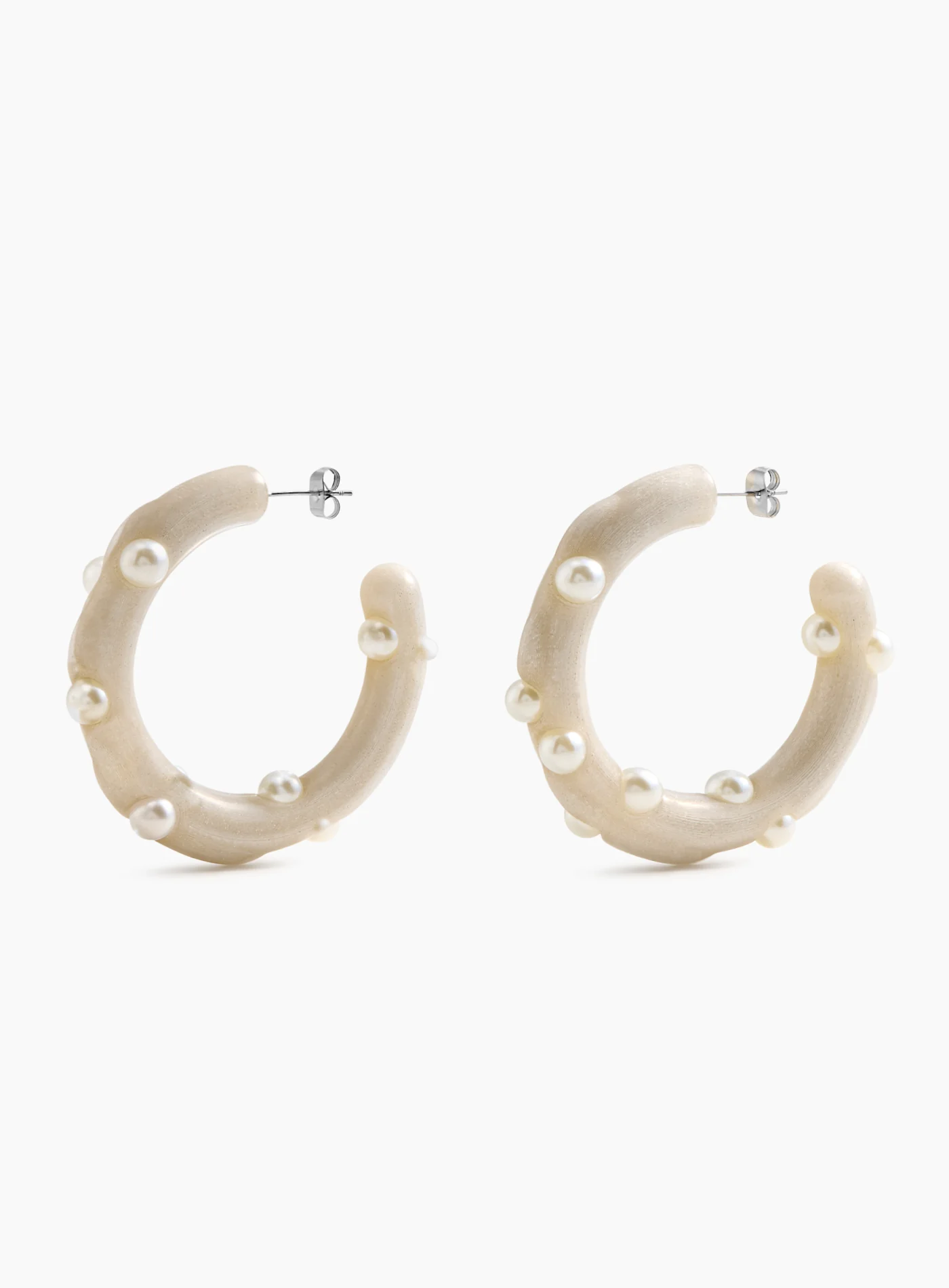 Bone earrings on perla topping