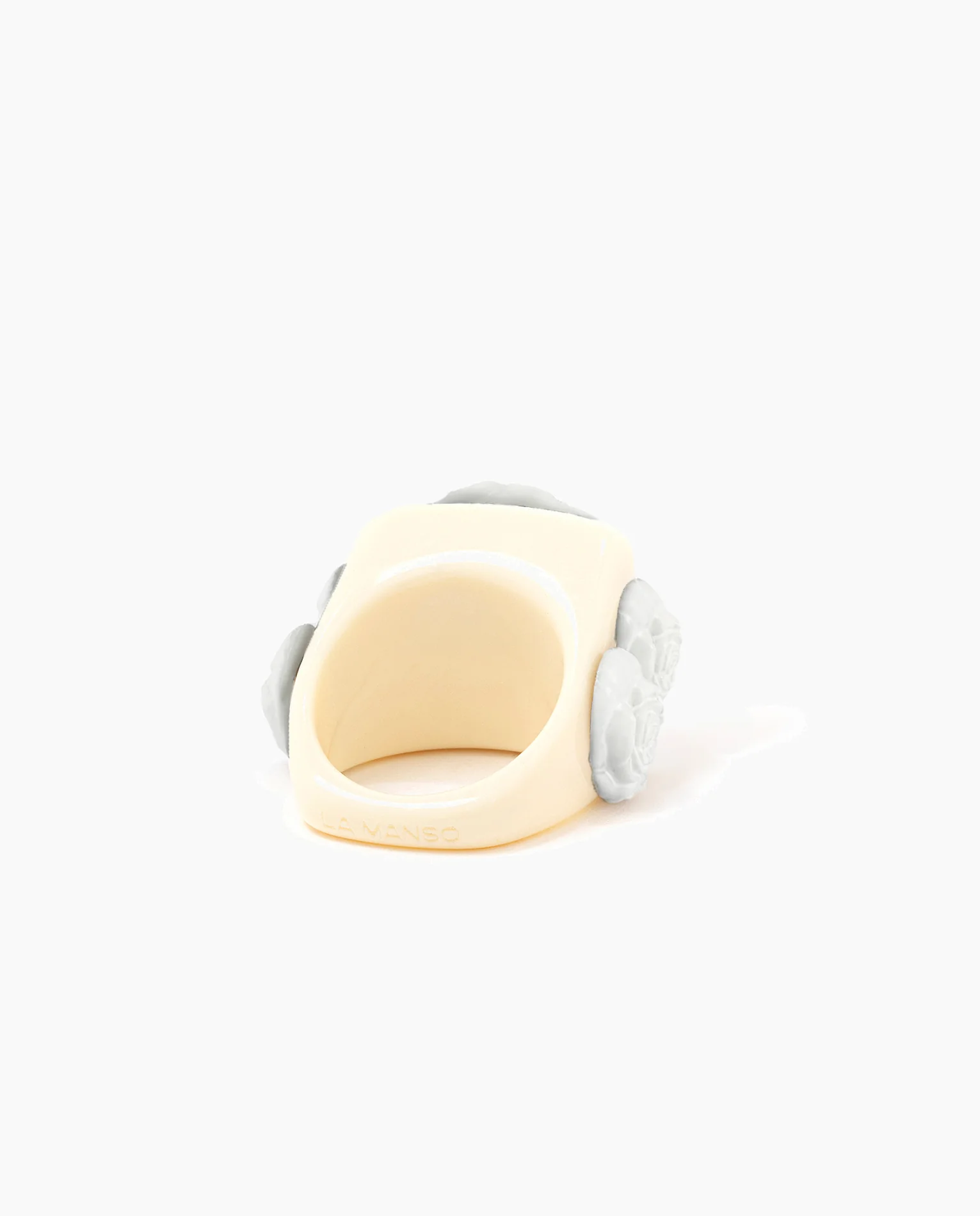 Ivory on White Rosetón - Image 3