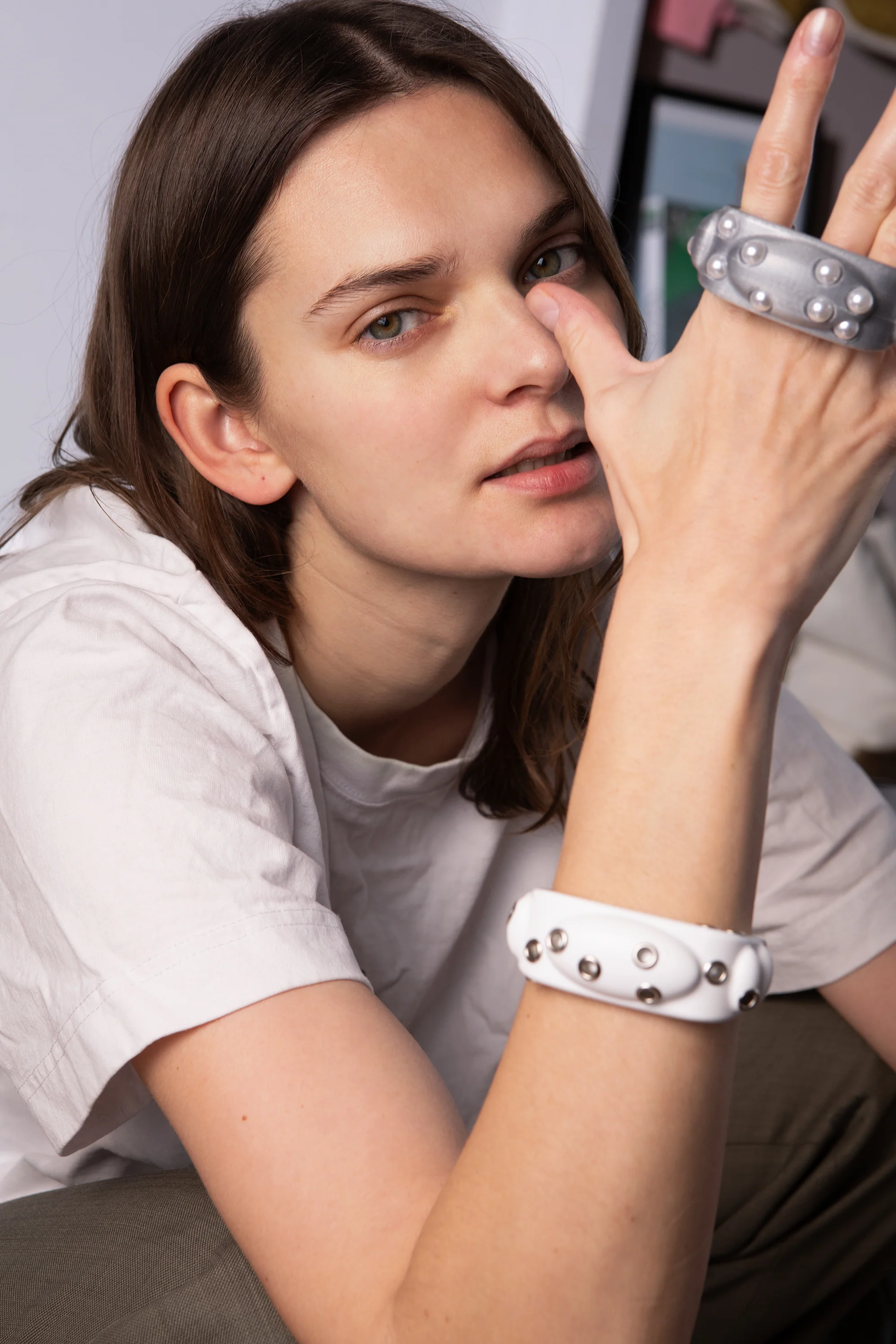 White bangle on ojales topping - Image 4